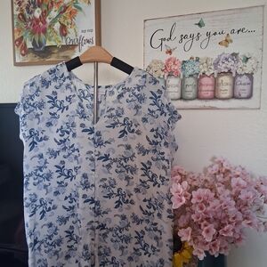 Liz Claiborne Blue and White Patterned Blouse